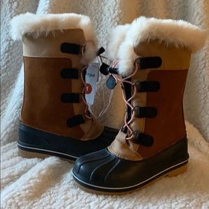 Brand New Girls Winter Fashionable Fuzzy Boots